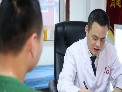 心急治病被骗走血汗钱 中亚医院助他摆脱癫痫顽疾